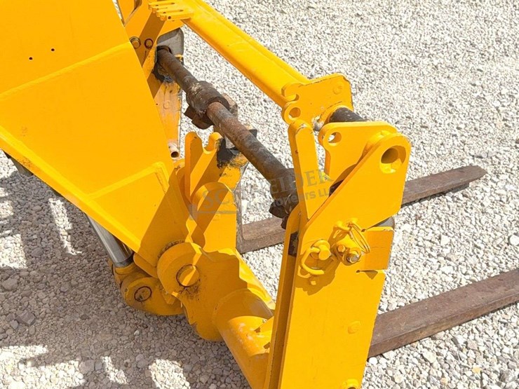 2019-jcb-540-140-image-17