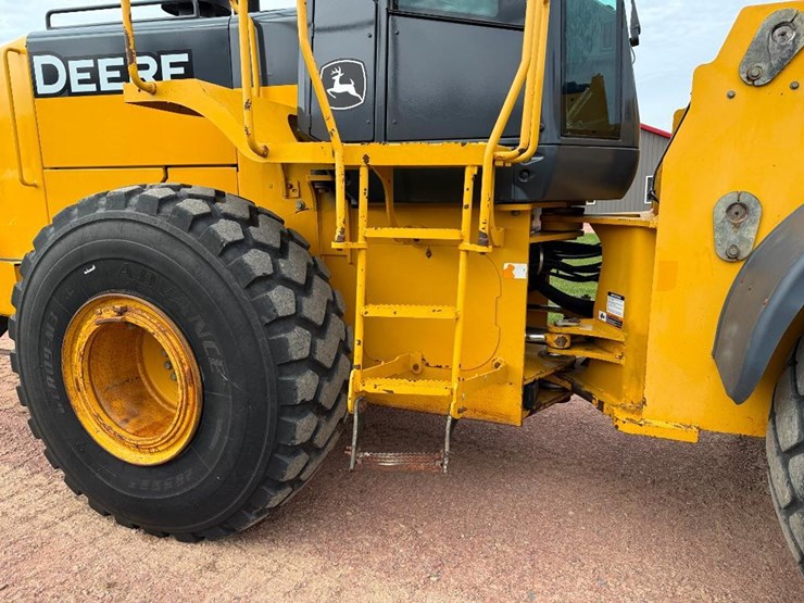 2005-deere-744j-image-11