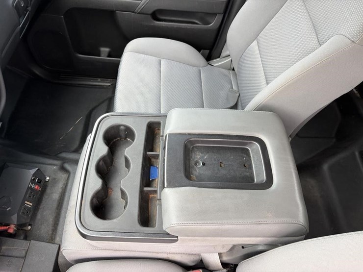 2015-chevrolet-2500-image-17