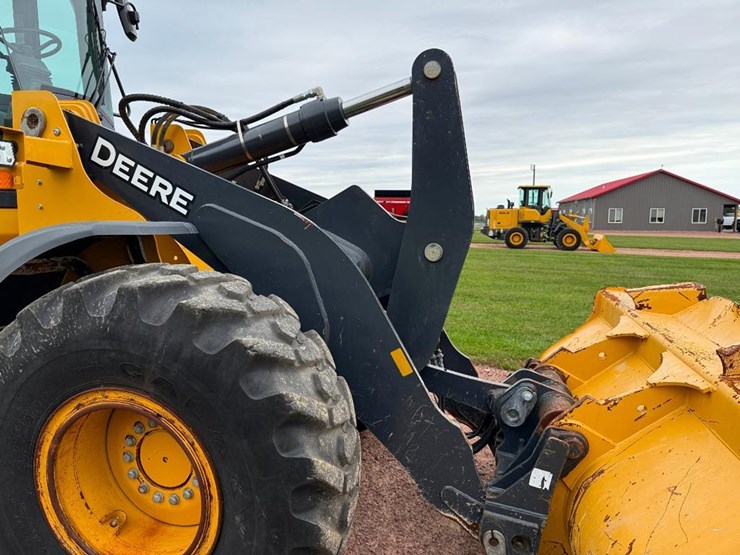 2021-deere-544p-image-37