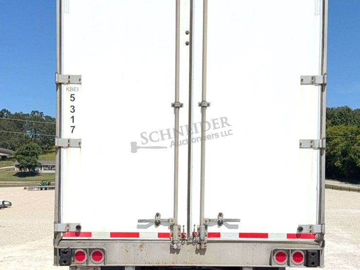 2008-utility-4000dx-image-7