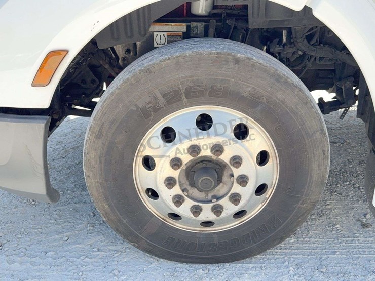 2020-peterbilt-579-image-51