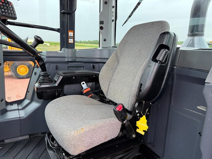 2019-deere-544l-image-64
