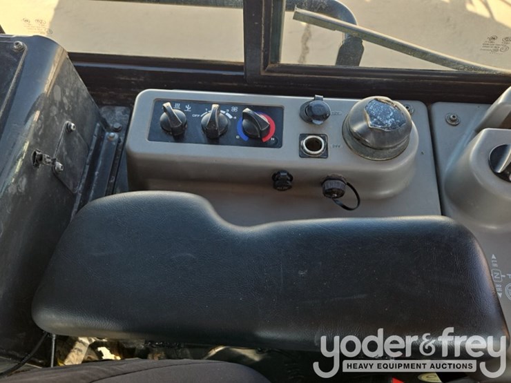 2022-komatsu-d61pxi-24-image-48