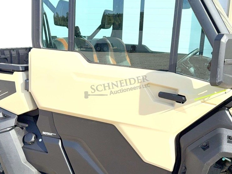 2023-can-am-hd10-defender-limited-4x4-utv-image-16