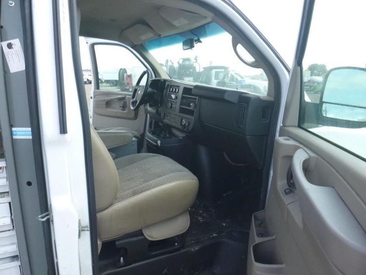2015-chevrolet-express-2500-image-6