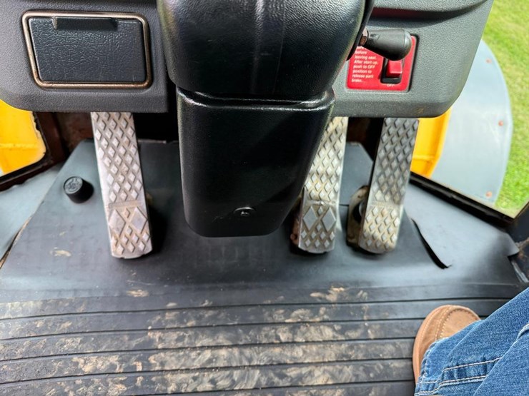 2005-deere-744j-image-56