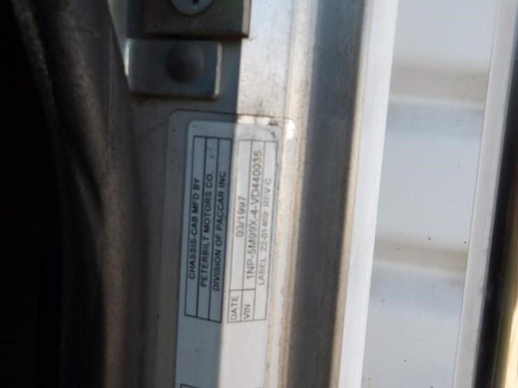 1997-peterbilt-379-image-41