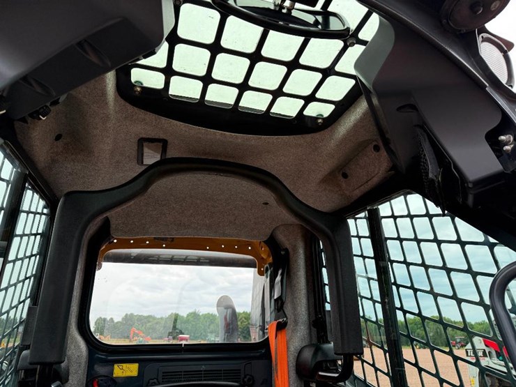 2020-deere-325g-image-33