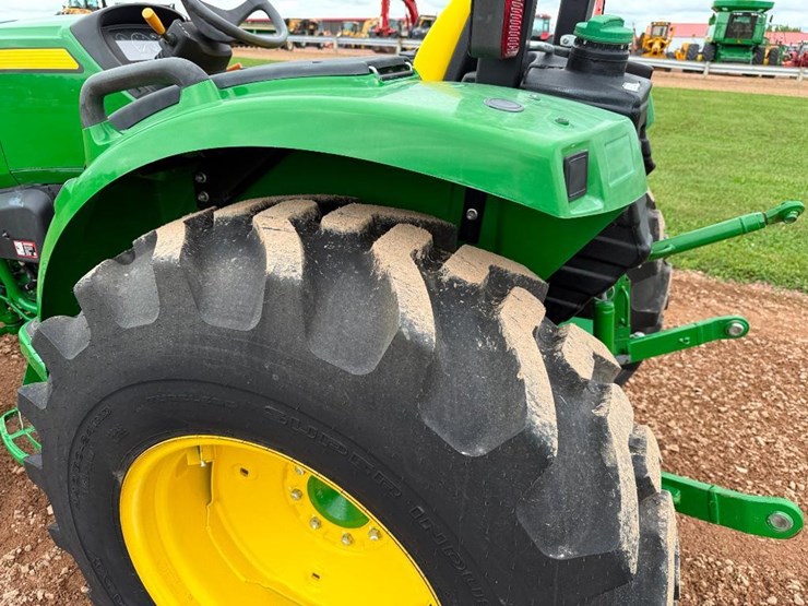 john-deere-4044m-image-7