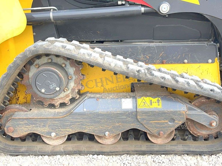 2021-new-holland-c327-image-13