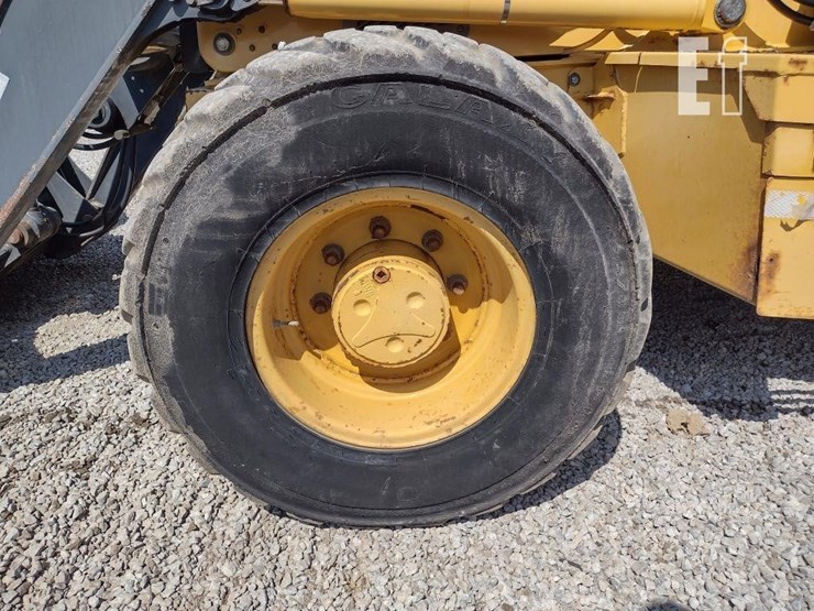 2010-deere-310sj-image-21