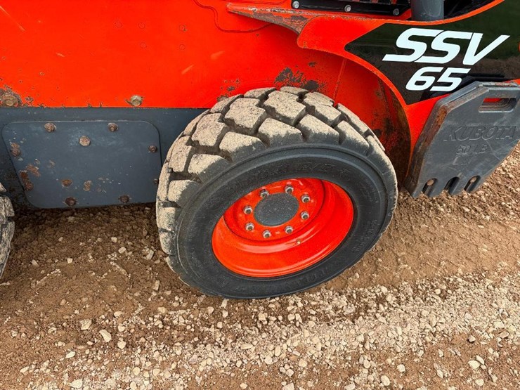 2023-kubota-ssv65-image-7