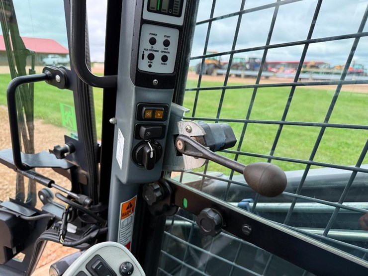 new-holland-c238-image-35