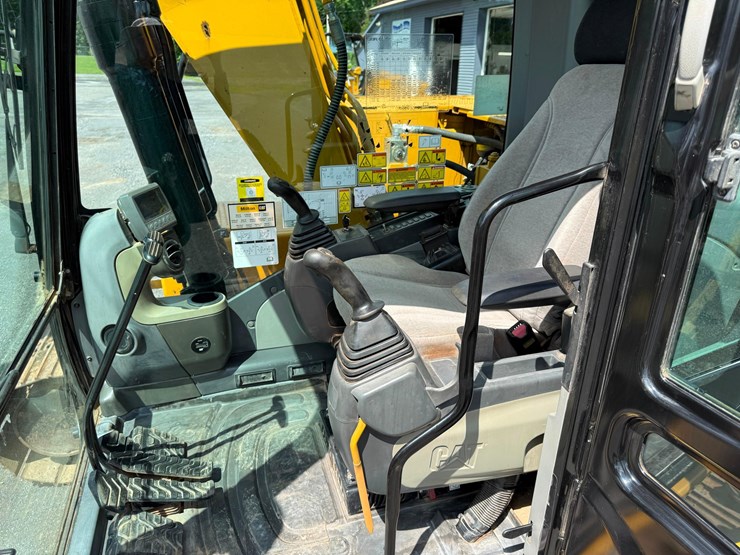 2016-caterpillar-313flgc-image-22