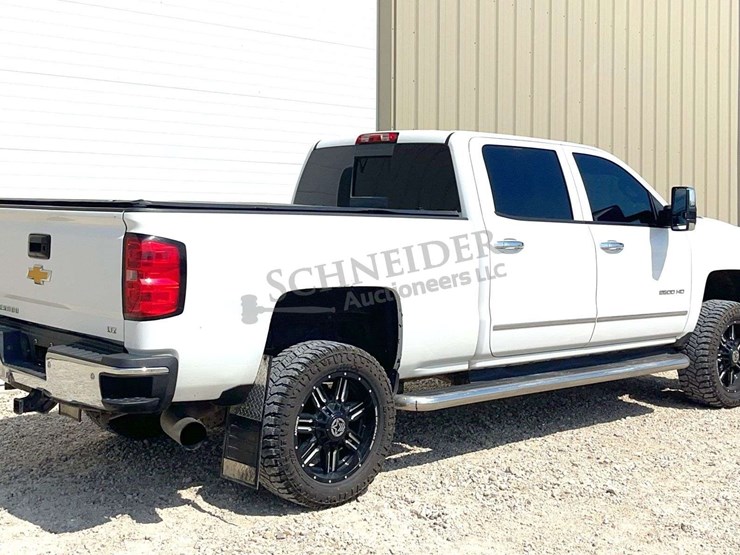 2015-chevrolet-2500hd-image-5