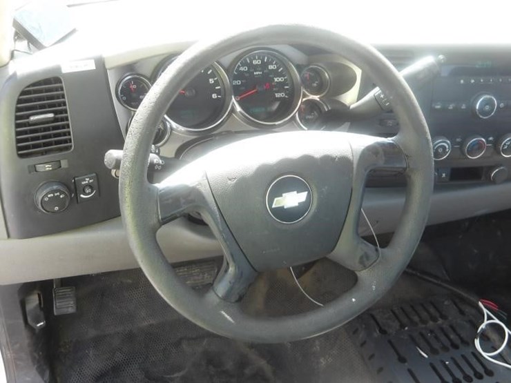 2011-chevrolet-2500-image-16
