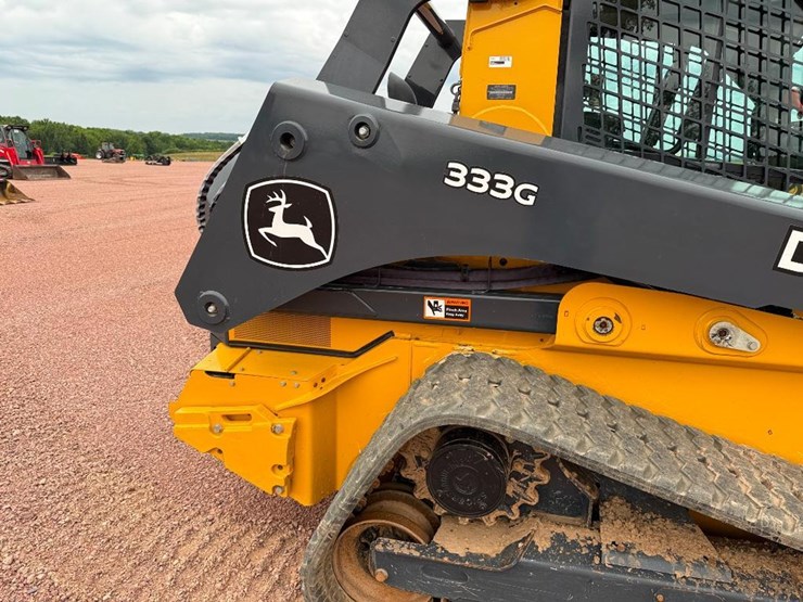 2022-deere-333g-image-22