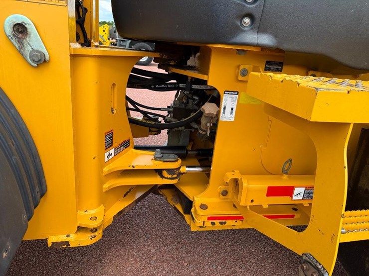 deere-524k-image-44