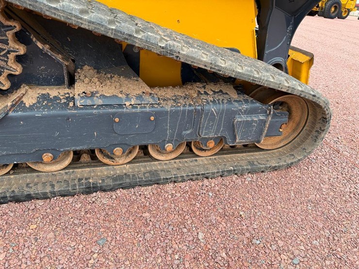 2022-deere-333g-image-21