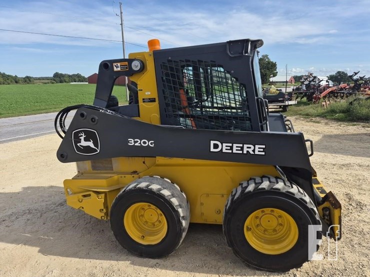 2024-deere-320g-image-6