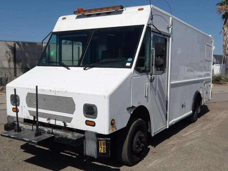 2008-workhorse-w62-image-1