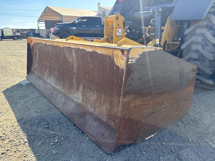 2021-deere-210l-image-19