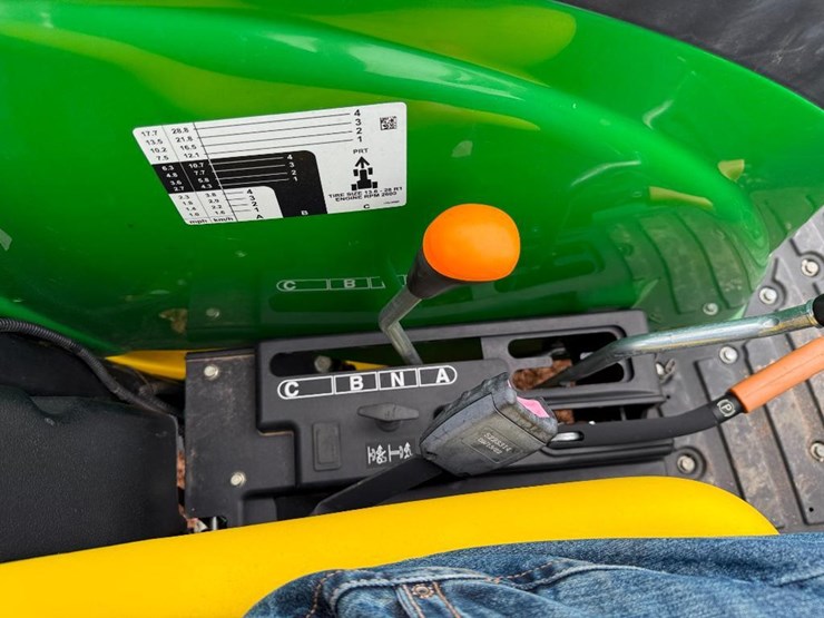 john-deere-4044m-image-37