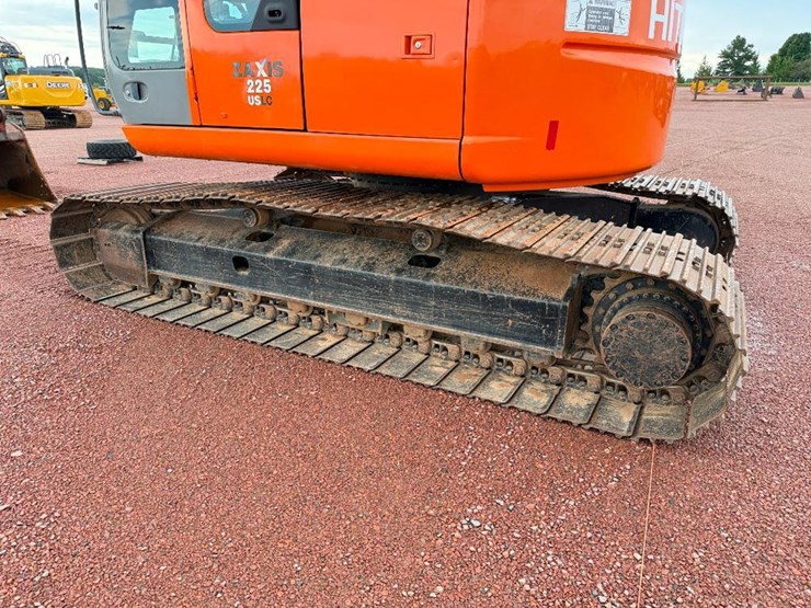 hitachi-zx225us-lc-image-7