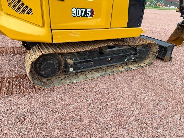 caterpillar-307.5-image-12