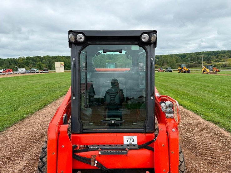2023-kubota-ssv65-image-13