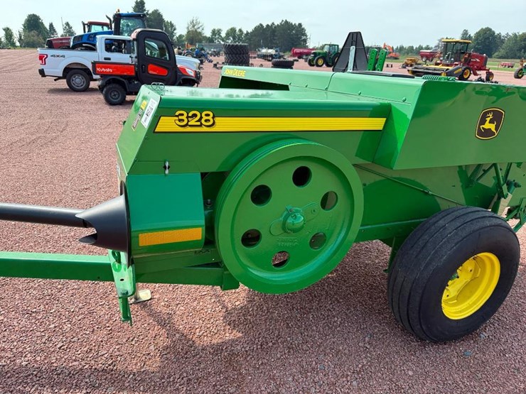 2022-john-deere-328-image-14