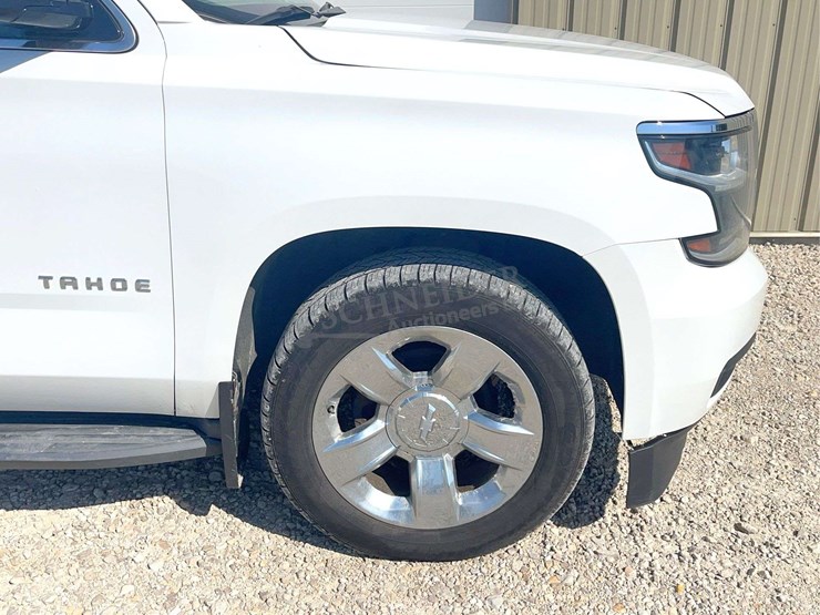 2016-chevrolet-tahoe-lt-image-12