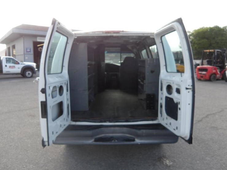 2005-ford-e350-image-12