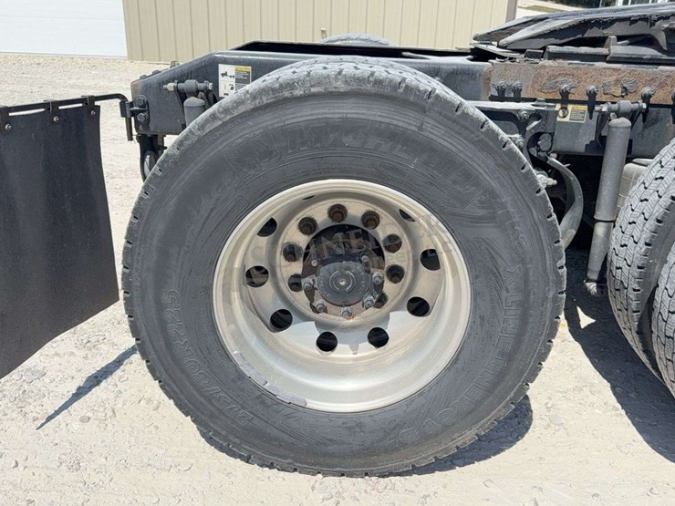 2020-peterbilt-579-image-30