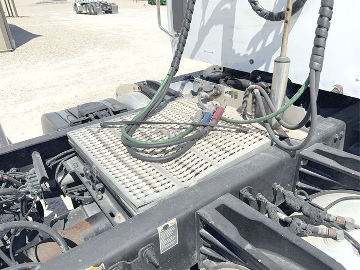 2018-peterbilt-579-image-21