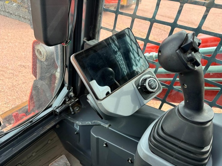 2024-kubota-svl75-3-image-31