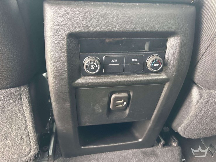 2021-chevrolet-traverse-image-13