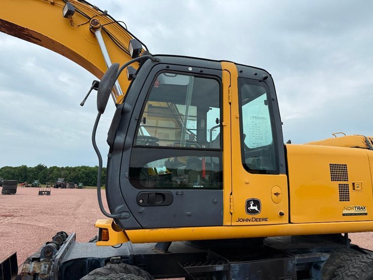 deere-210c-w-image-15