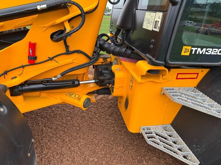 jcb-tm320-image-27