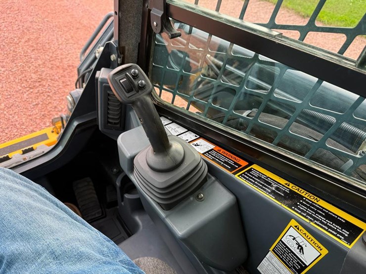 deere-325g-image-29