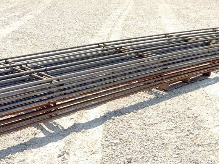 15--unused-4'x20'-continuous-steel-fence-panels-image-2