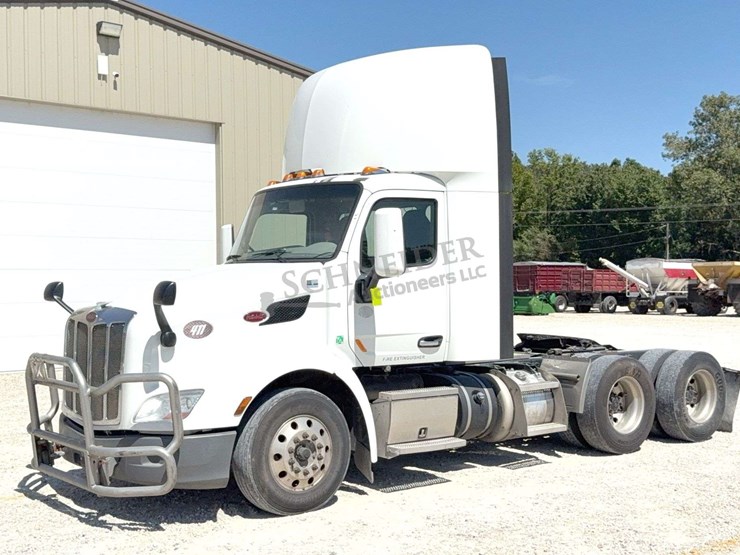 2020-peterbilt-579-image-2