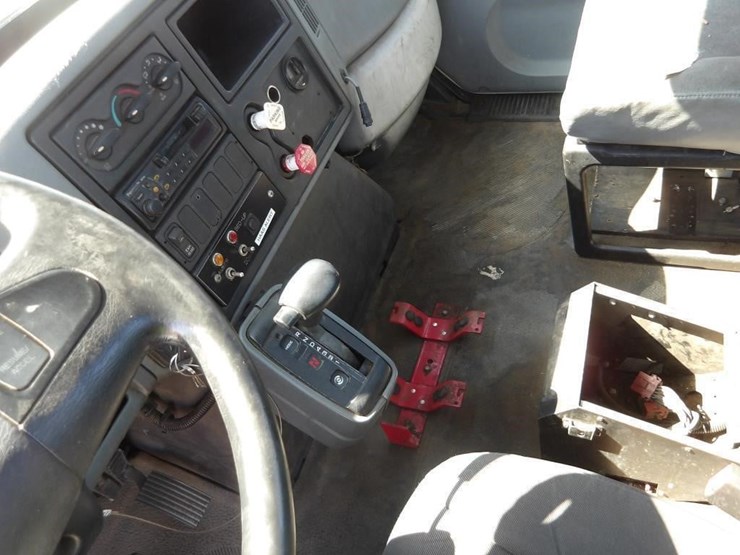 2004-international-durastar-4300-image-28