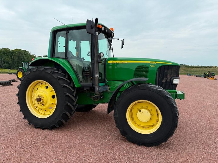 john-deere-7220-image-3