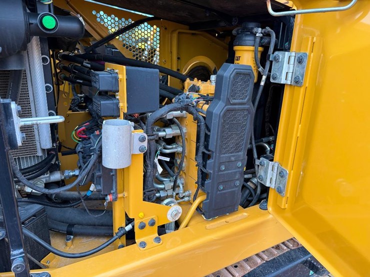 caterpillar-307.5-image-43