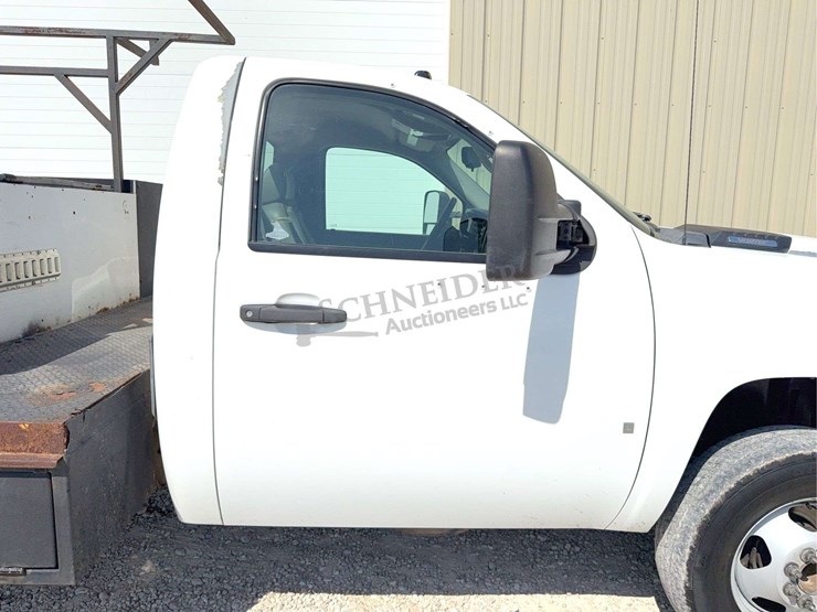 2009-chevrolet-3500-image-17