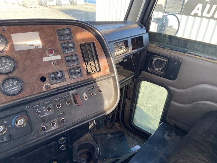 2005-peterbilt-357-image-12