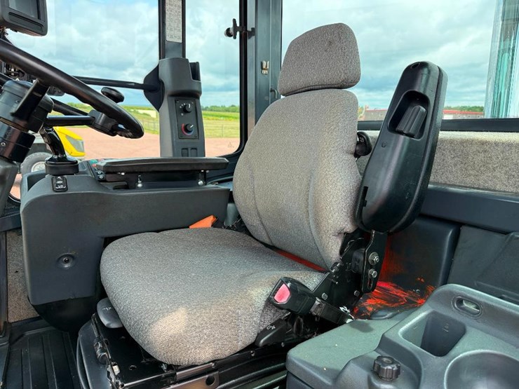 deere-524k-image-50