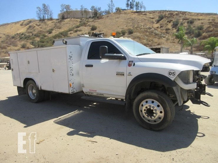 2011-dodge-ram-5500hd-image-2